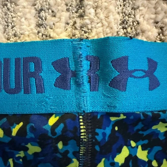 Under Armor Spandex Shorts - Picture 4 of 5